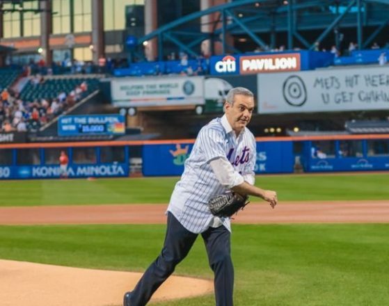 luis abinader lanzamiento de pelota