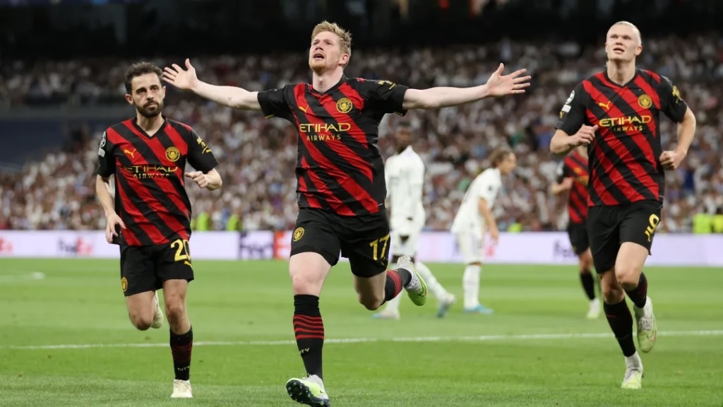 Kevin De Bruyne, Bernardo Silva y Erling Haaland celebraron el gol del Manchester City