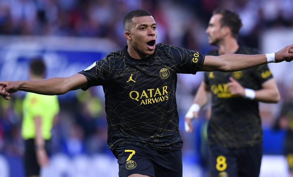 Mbappé acerca al PSG a su título