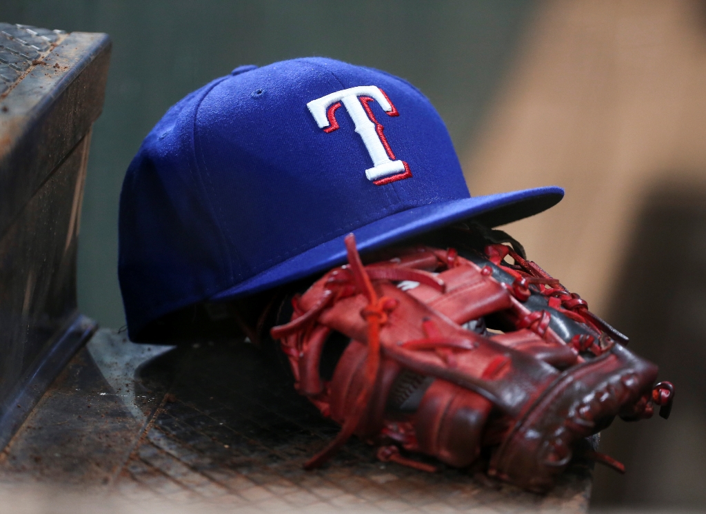 Texas MLB guante y gorra