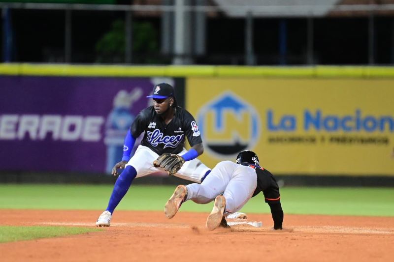 Toros-apabullan-al-Licey