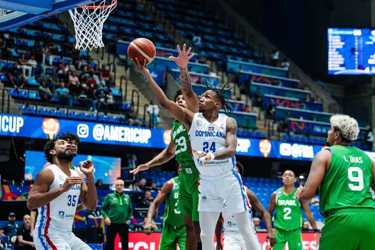 Jassel Pérez (24) cerró con ocho puntos en la derrota ante los brasileños. (FIBA)