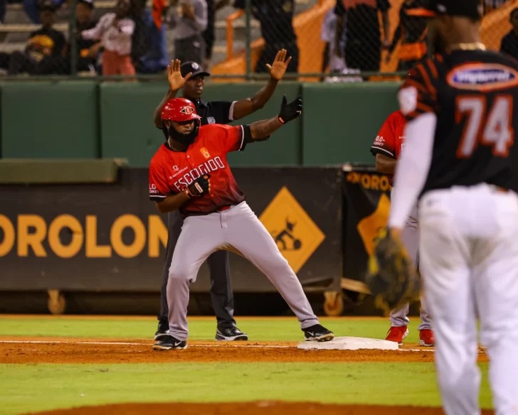 Yamaico-Navarro-serie-final-ante-Toros-segundo-juego