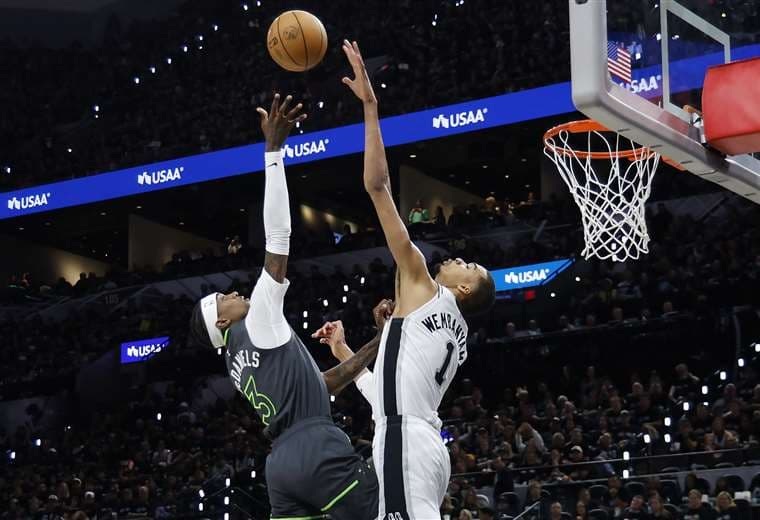 Spurs aplastan a Timberwolves